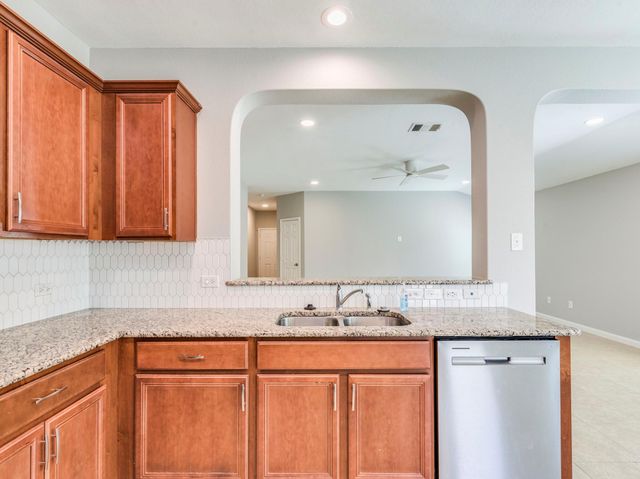 141 Linden LN, San Marcos, TX 78666