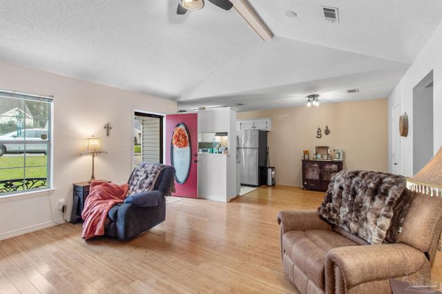 7032 Weatherwood Dr, Pensacola, FL 32506