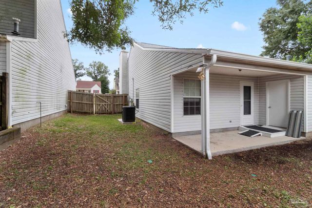 7032 Weatherwood Dr, Pensacola, FL 32506