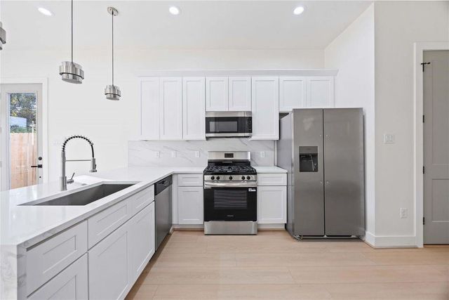5222 Gold Street B, Houston, TX 77026