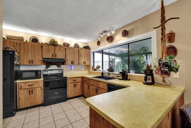 8650 SW 51st Street, Cooper City, FL 33328