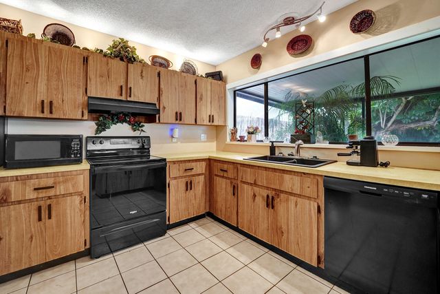 8650 SW 51st Street, Cooper City, FL 33328