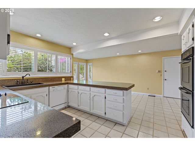 32455 Sw ARBOR LAKE Dr, Wilsonville, OR 97070