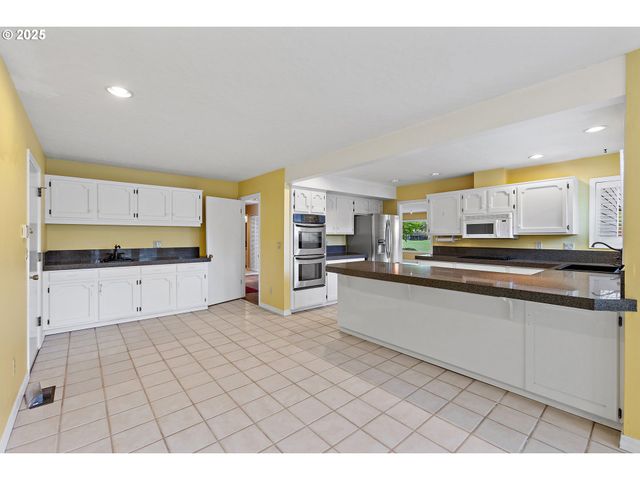 32455 Sw ARBOR LAKE Dr, Wilsonville, OR 97070