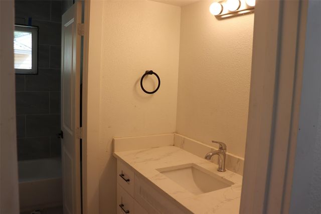 2406 Magna Vista Drive, Dallas, TX 75216