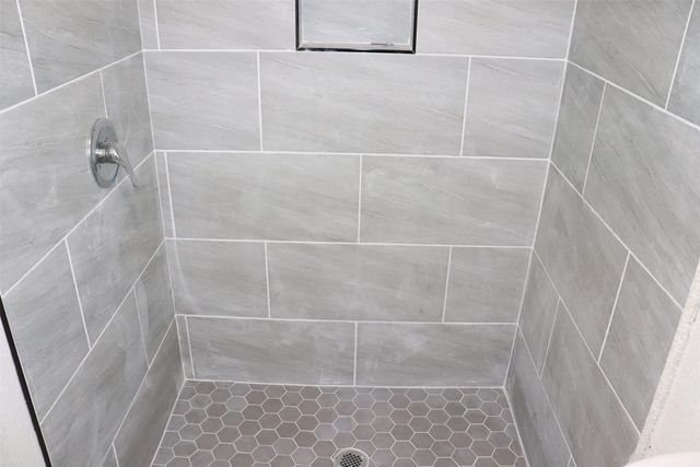 2406 Magna Vista Drive, Dallas, TX 75216