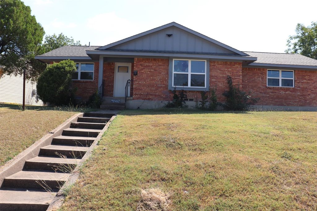 2406 Magna Vista Drive, Dallas, TX 75216