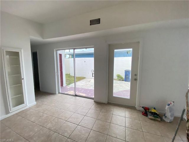 15 Vineyard ST, Lehigh Acres, FL 33936