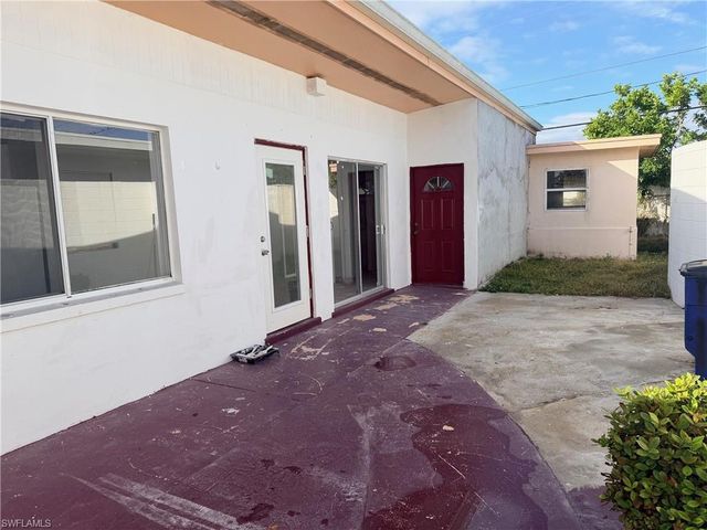 15 Vineyard ST, Lehigh Acres, FL 33936