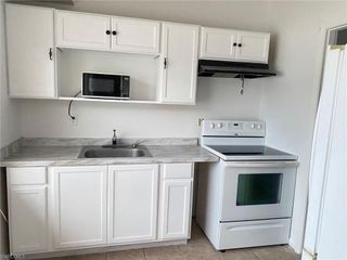 15 Vineyard ST, Lehigh Acres, FL 33936