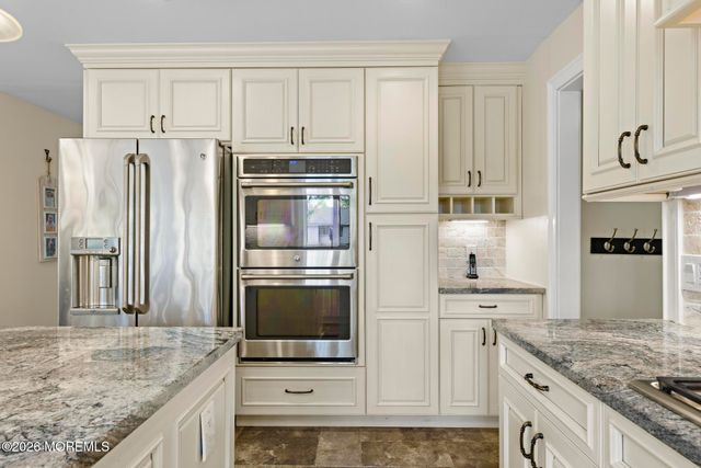 10 Old Farm Road, Tinton Falls, NJ 07724