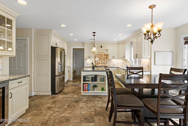 10 Old Farm Road, Tinton Falls, NJ 07724