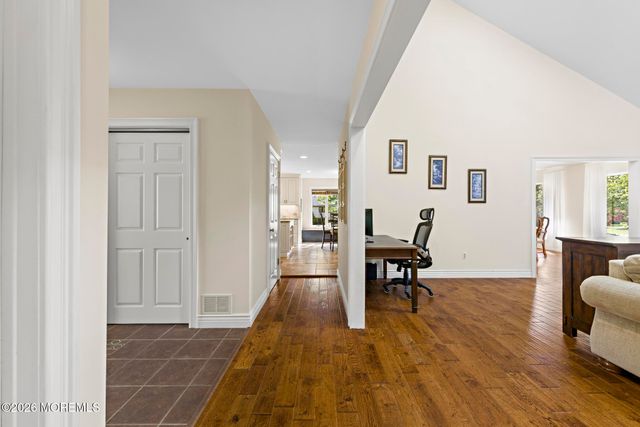 10 Old Farm Road, Tinton Falls, NJ 07724