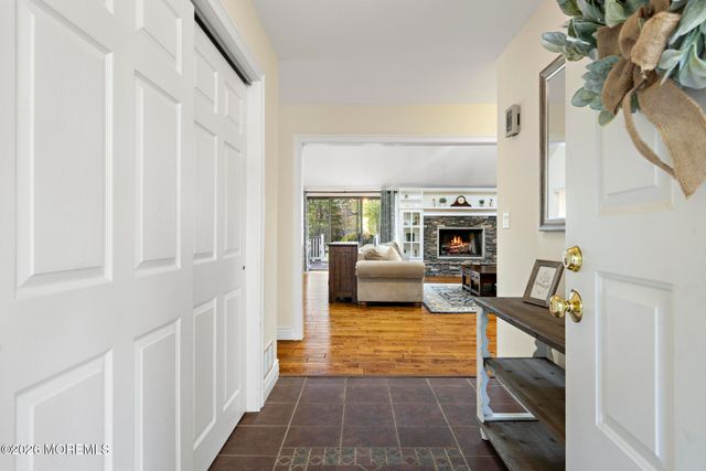 10 Old Farm Road, Tinton Falls, NJ 07724