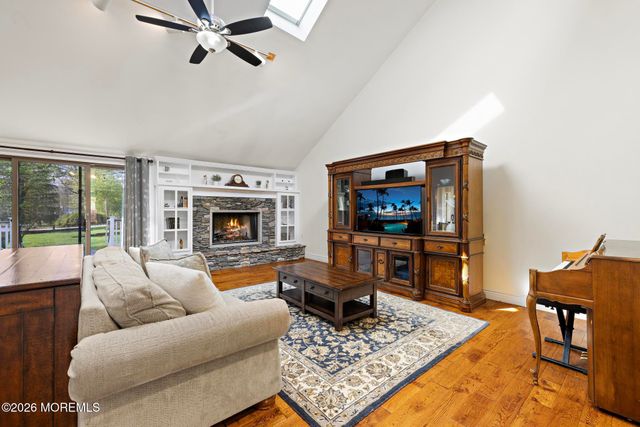 10 Old Farm Road, Tinton Falls, NJ 07724