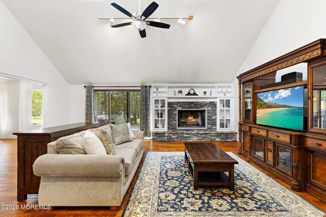 10 Old Farm Road, Tinton Falls, NJ 07724