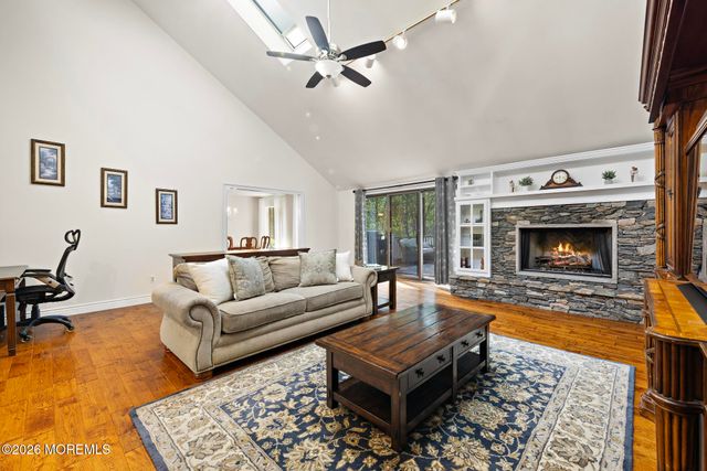 10 Old Farm Road, Tinton Falls, NJ 07724