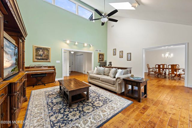 10 Old Farm Road, Tinton Falls, NJ 07724