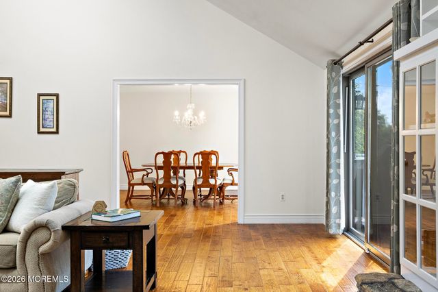 10 Old Farm Road, Tinton Falls, NJ 07724