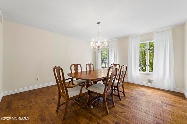 10 Old Farm Road, Tinton Falls, NJ 07724