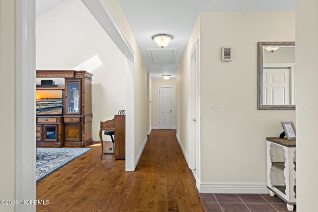 10 Old Farm Road, Tinton Falls, NJ 07724