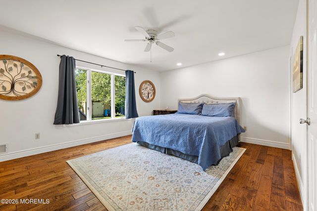 10 Old Farm Road, Tinton Falls, NJ 07724