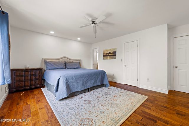 10 Old Farm Road, Tinton Falls, NJ 07724