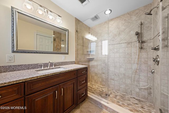 10 Old Farm Road, Tinton Falls, NJ 07724