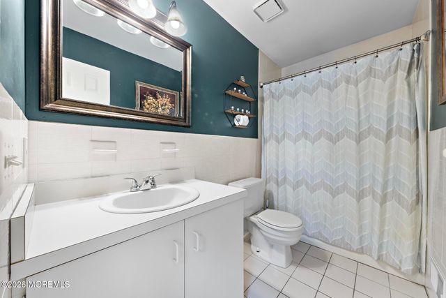 10 Old Farm Road, Tinton Falls, NJ 07724