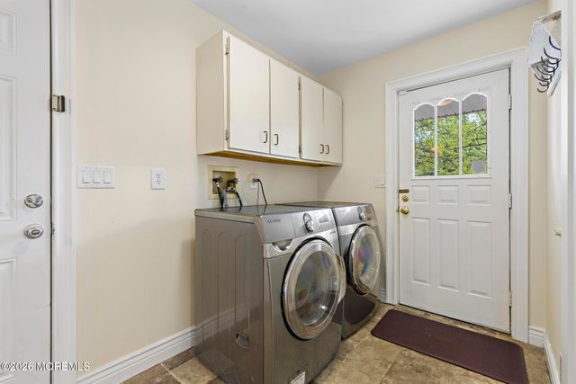 10 Old Farm Road, Tinton Falls, NJ 07724