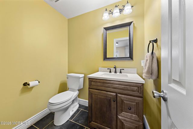 10 Old Farm Road, Tinton Falls, NJ 07724