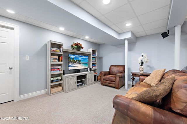 10 Old Farm Road, Tinton Falls, NJ 07724