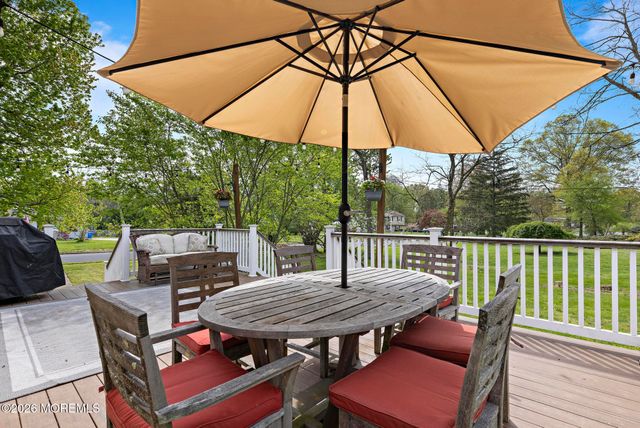 10 Old Farm Road, Tinton Falls, NJ 07724