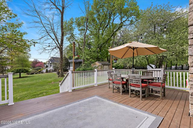 10 Old Farm Road, Tinton Falls, NJ 07724