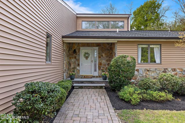 10 Old Farm Road, Tinton Falls, NJ 07724