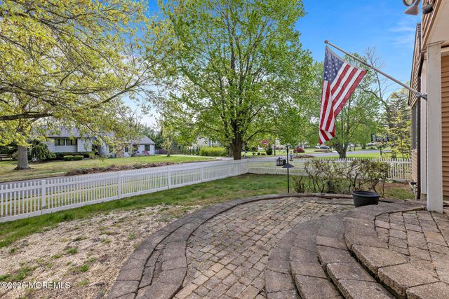 10 Old Farm Road, Tinton Falls, NJ 07724