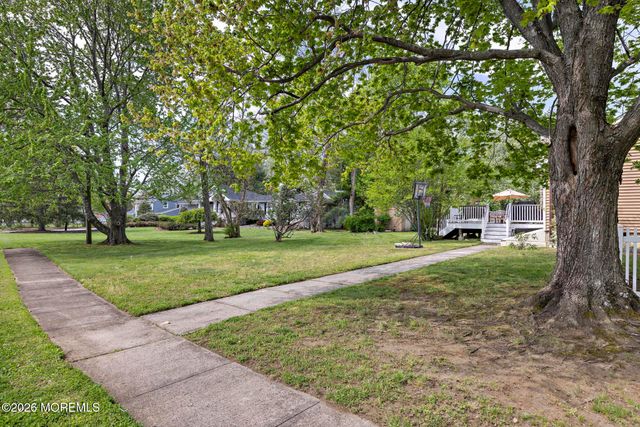 10 Old Farm Road, Tinton Falls, NJ 07724