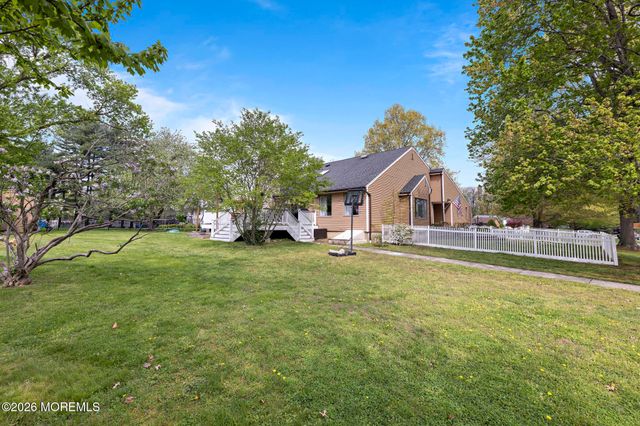 10 Old Farm Road, Tinton Falls, NJ 07724