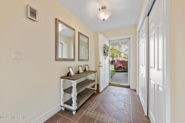 10 Old Farm Road, Tinton Falls, NJ 07724