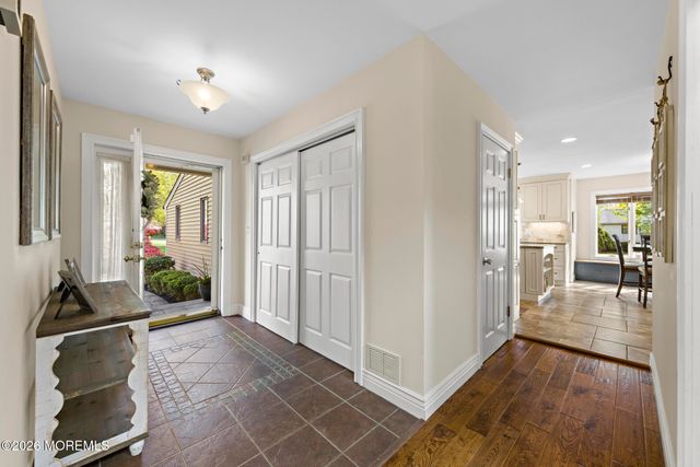 10 Old Farm Road, Tinton Falls, NJ 07724