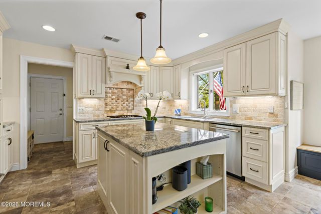 10 Old Farm Road, Tinton Falls, NJ 07724