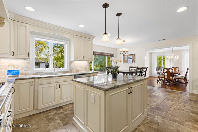 10 Old Farm Road, Tinton Falls, NJ 07724