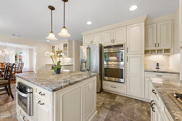 10 Old Farm Road, Tinton Falls, NJ 07724