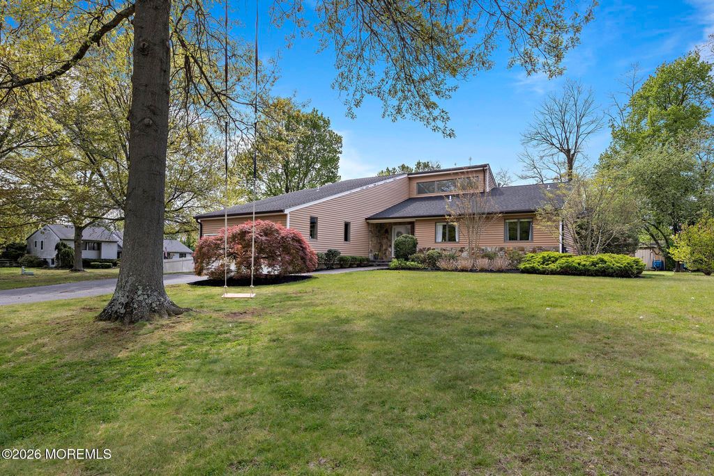10 Old Farm Road, Tinton Falls, NJ 07724