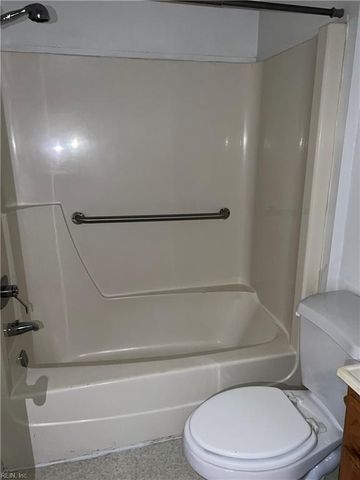 9621 8th Bay St Apt 10, Norfolk, VA 23518