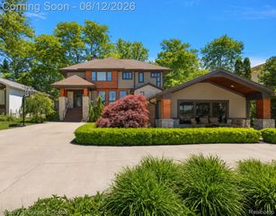 1345 E Lake Drive, Novi, MI 48377