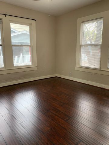 908 W 23rd Street, Houston, TX 77008