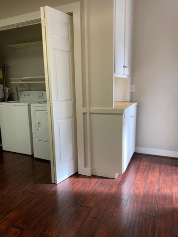 908 W 23rd Street, Houston, TX 77008