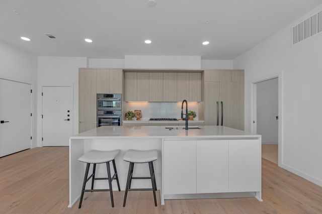 2209 S 1st ST 403, Austin, TX 78704
