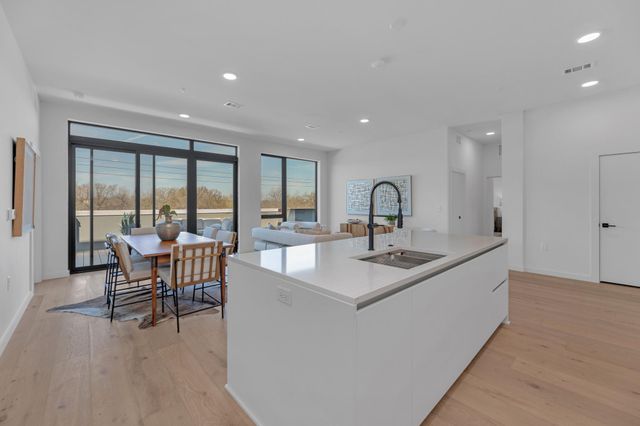 2209 S 1st ST 403, Austin, TX 78704